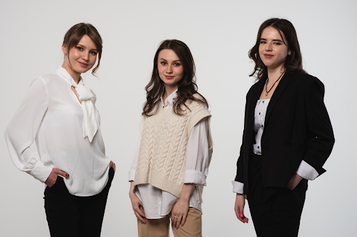 Women at DL - 01